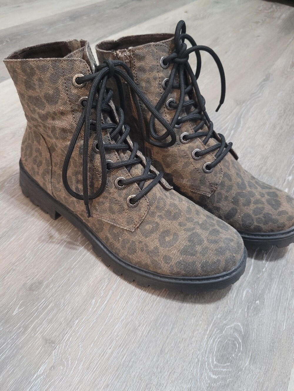 Cheetah Combat Boots Size 9 Indie Sleaze Streetwear Whimsigoth Boho Blowfish